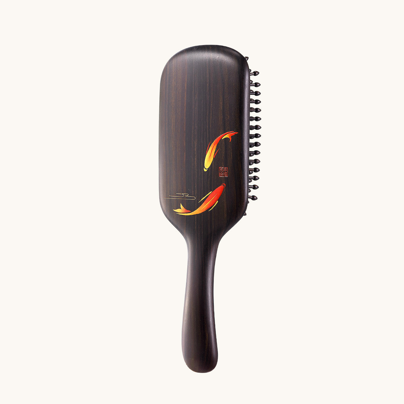 Cepillo de madera para el cabello con estampado de peces koi. Cepillo de madera para el cabello con estampado de peces koi.